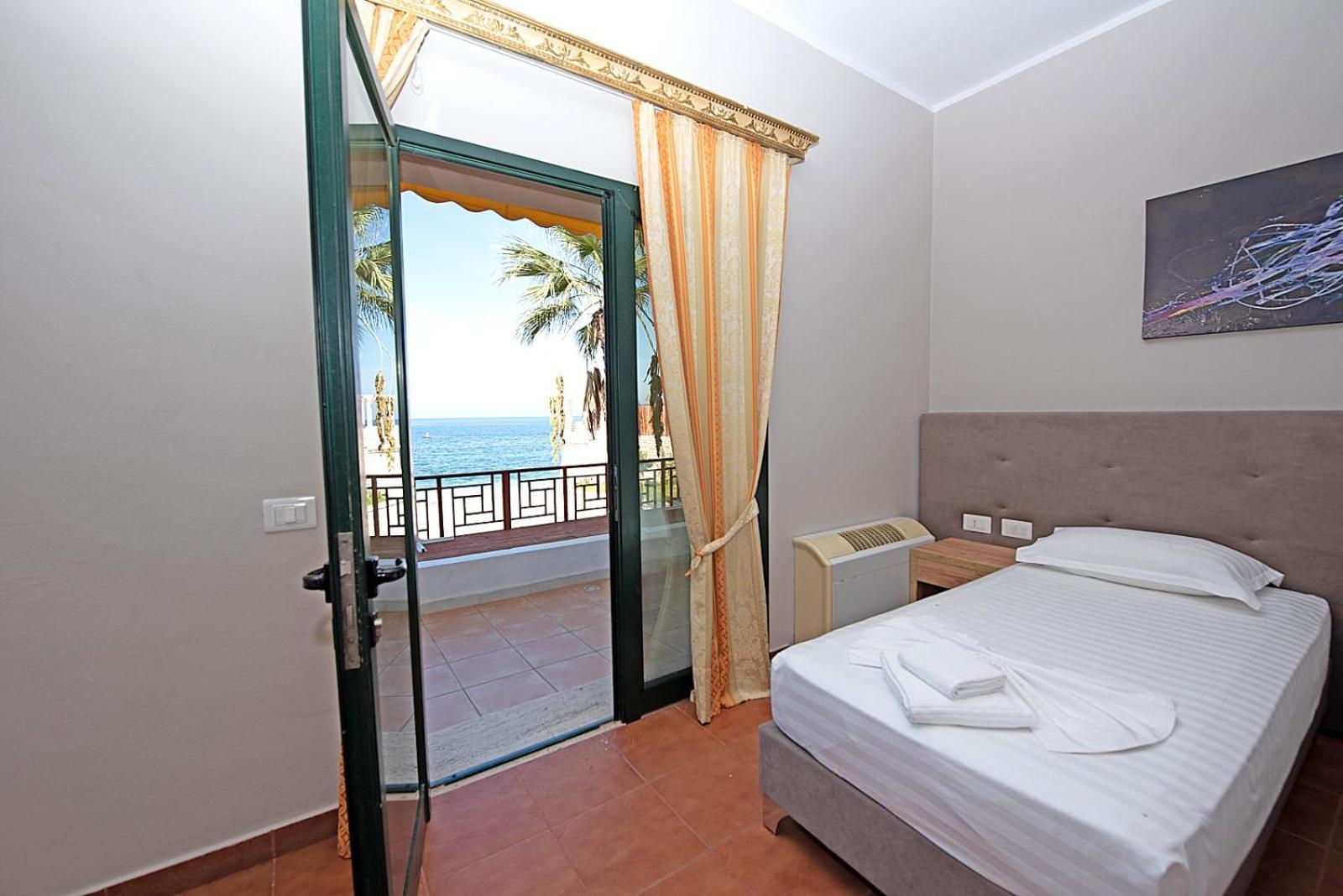 Palmanova Beach Mardok Vlore Luaran gambar